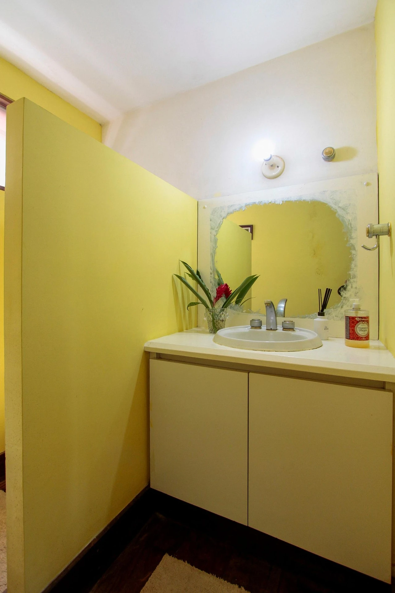 Apartamento de 109 m² com banheira e janelas do piso ao teto — photo 22