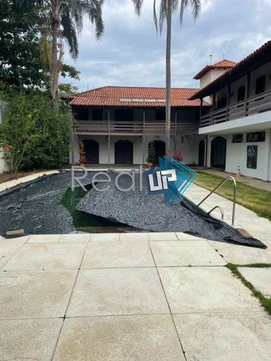 1083 m² house with 5 en-suite bedrooms and 9 parking — photo 20