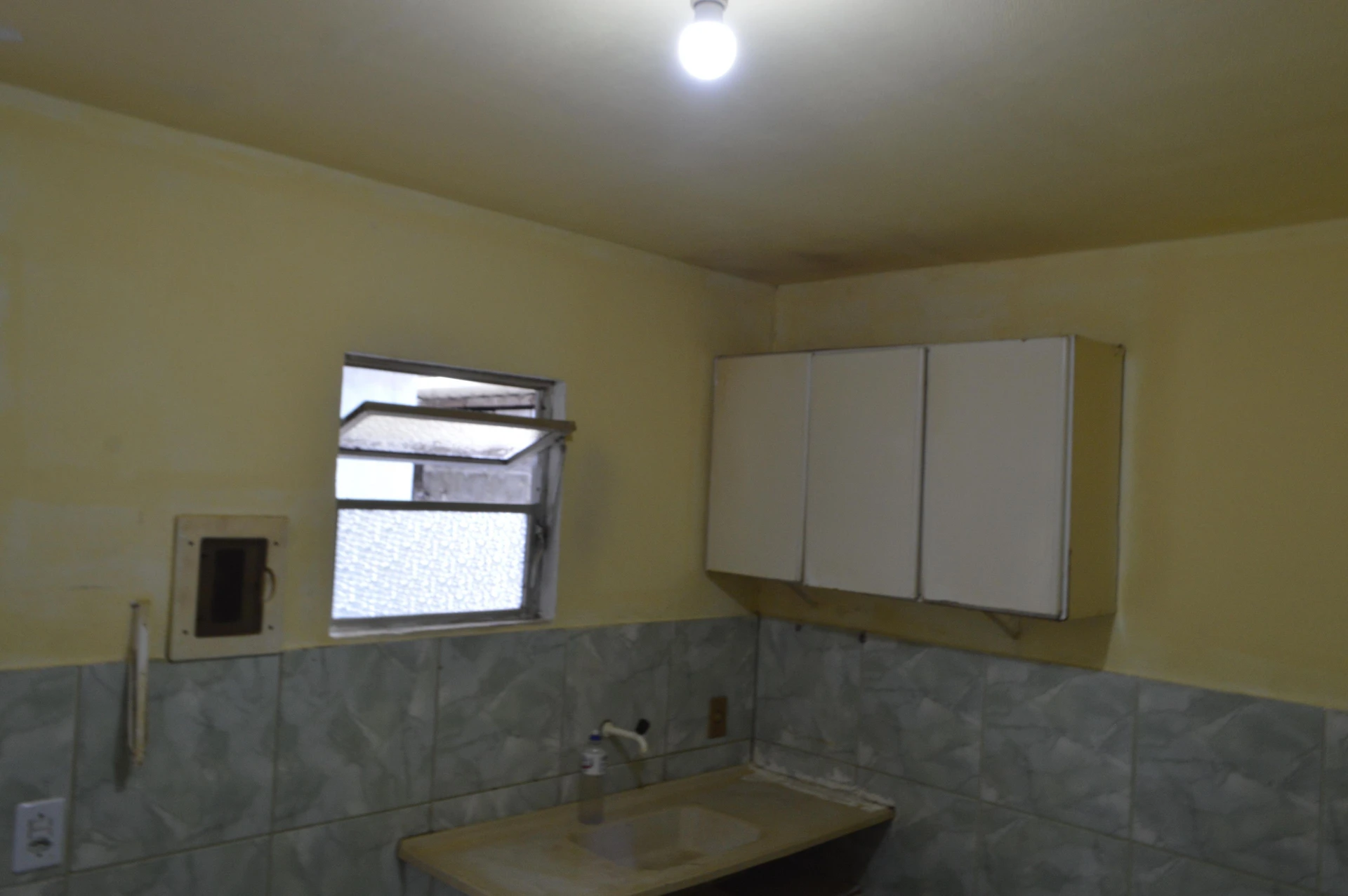 Estudio sin amueblar en alquiler con cocina cerrada