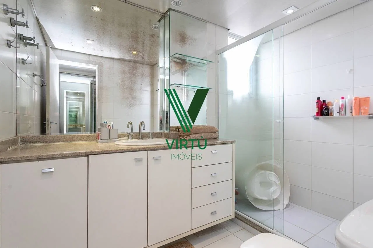 Furnished 3-bedroom apartment with enclosed balcony — photo 22