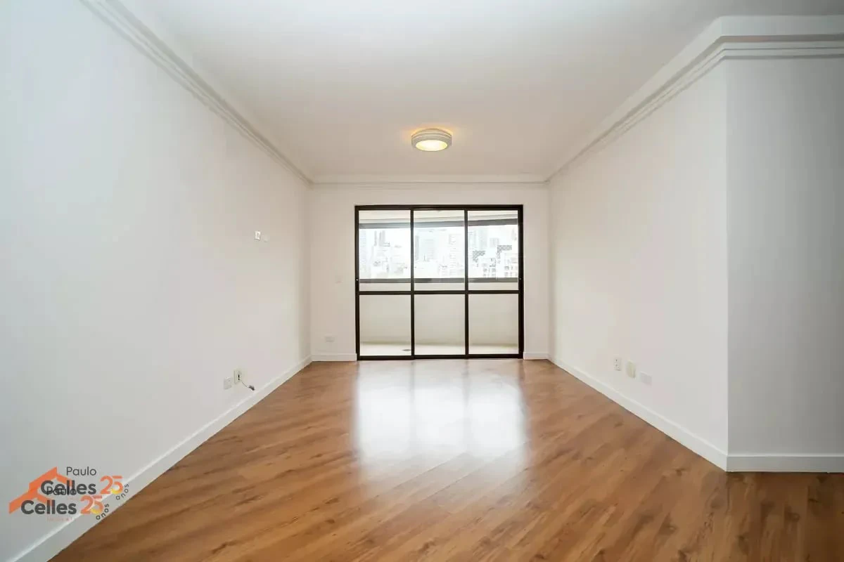 3-bedroom apartment with a grill on the balcony in Curitiba — photo 13