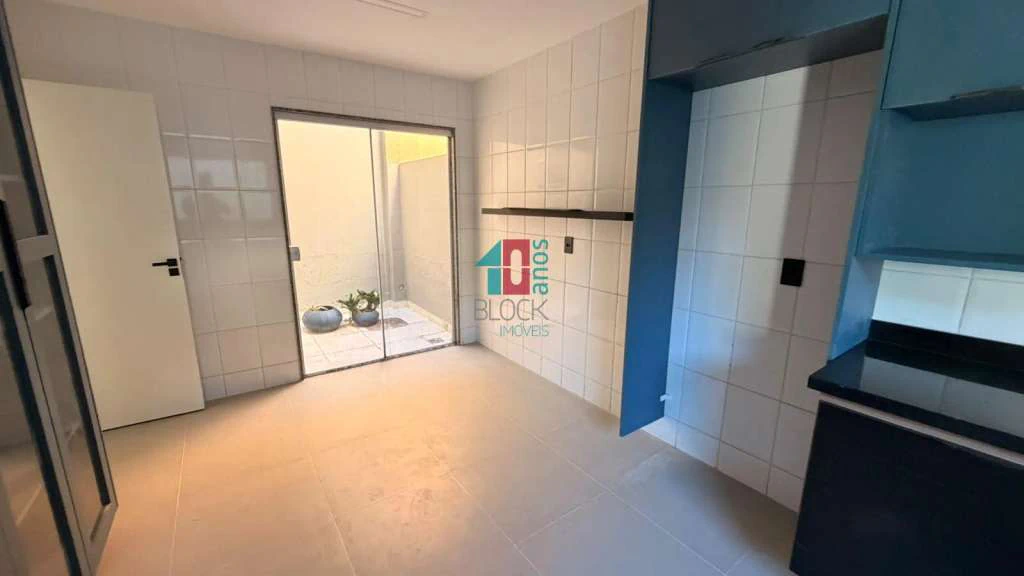 Будинок на 5 кімнат, 2 окремі ванні, 4 санвузли, 320 м² — photo 17