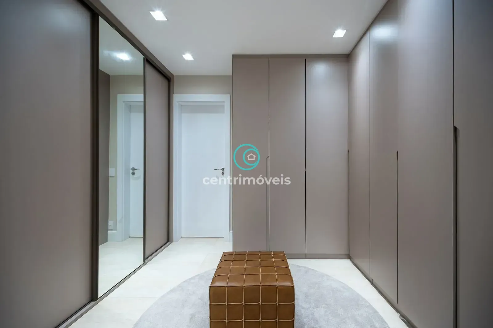 Furnished 266 m² apartment with 4 bedrooms and balcony — photo 43