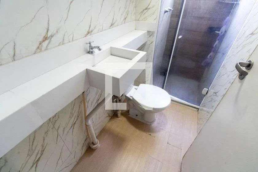 2-bedroom apartment in a building with a gym — photo 4