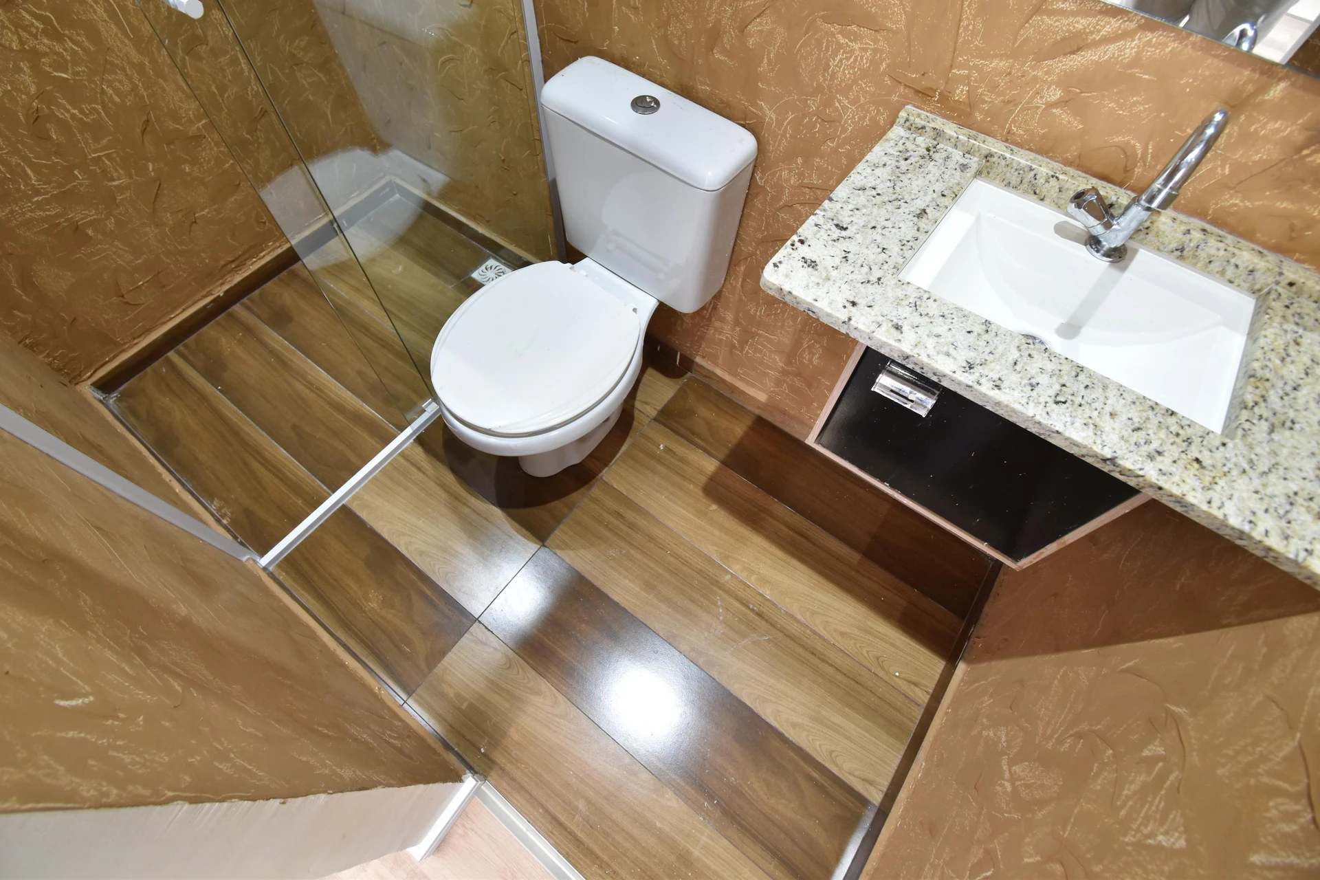 Studio, 38 m², with wood or laminate floors — photo 9