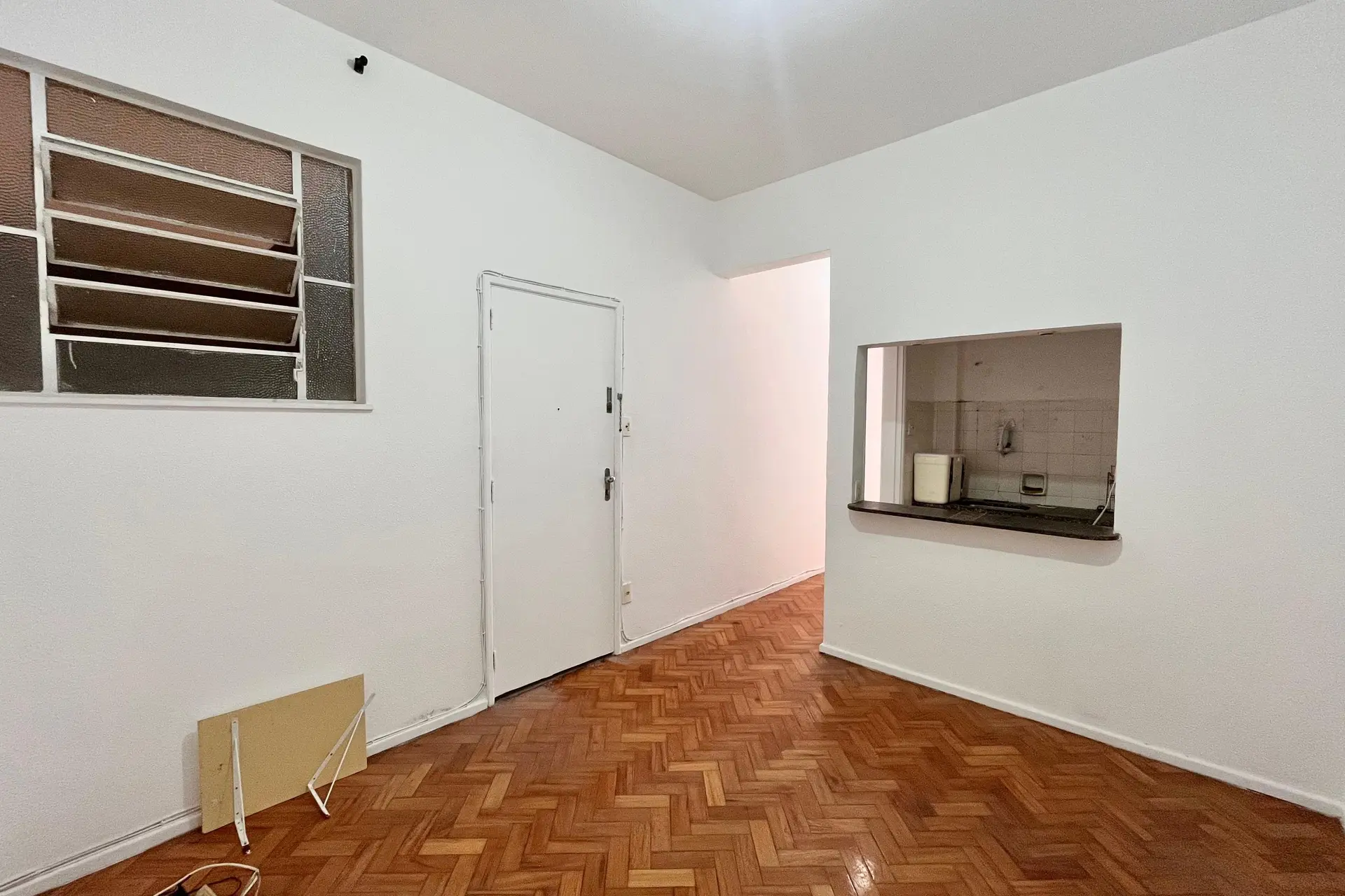 One-bedroom apartment with a mountain view — photo 21