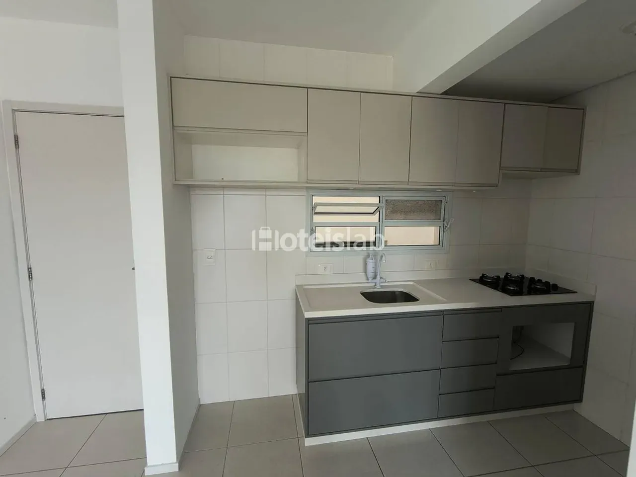 One-bedroom apartment in a building with a gym — photo 6