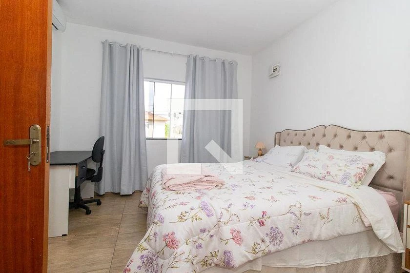 4-bedroom house with a home office in Curitiba — photo 25