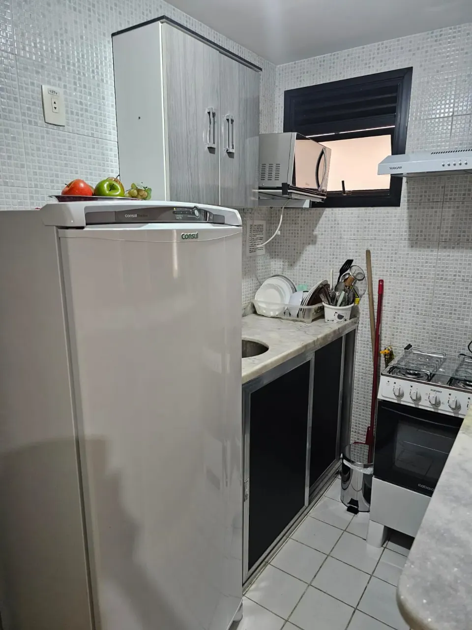 One-bedroom apartment with wood or laminate floors — photo 14