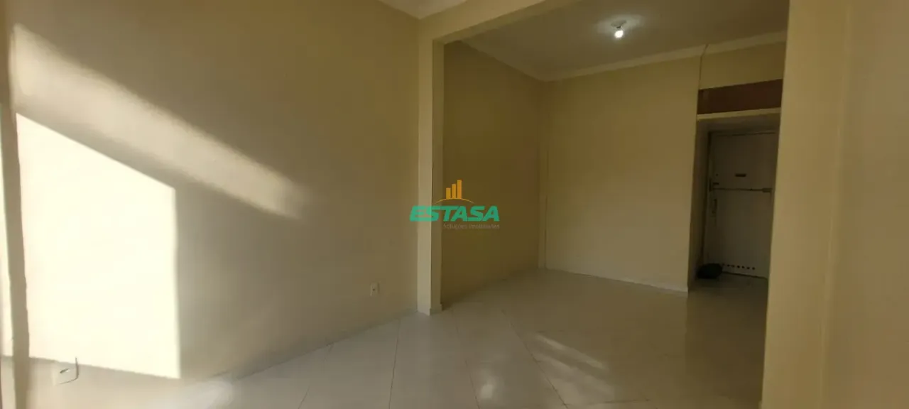 Rental apartment with 1 bedroom and a glass shower — photo 4