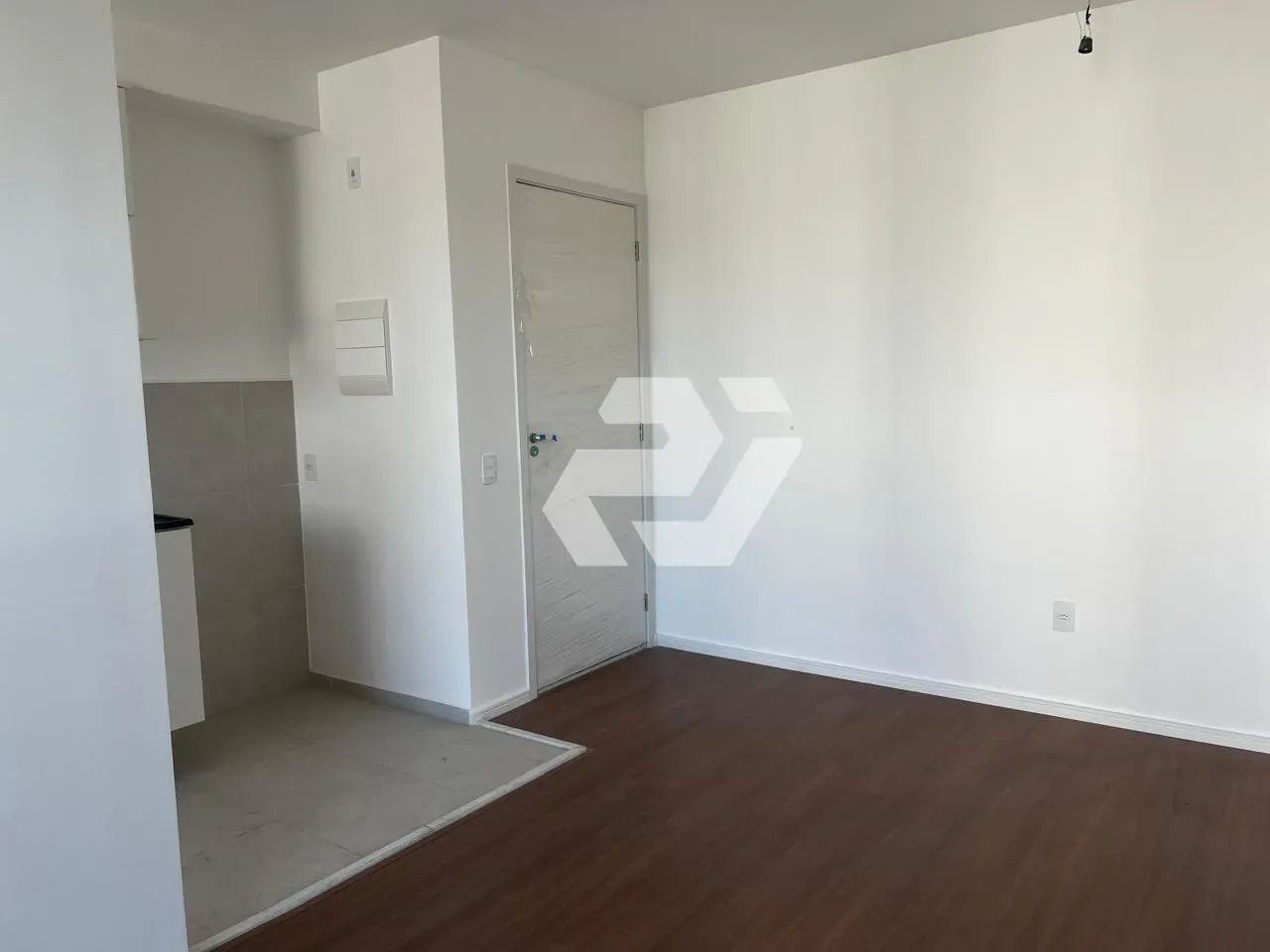 Unfurnished apartment with 2 bedrooms and a balcony — photo 3