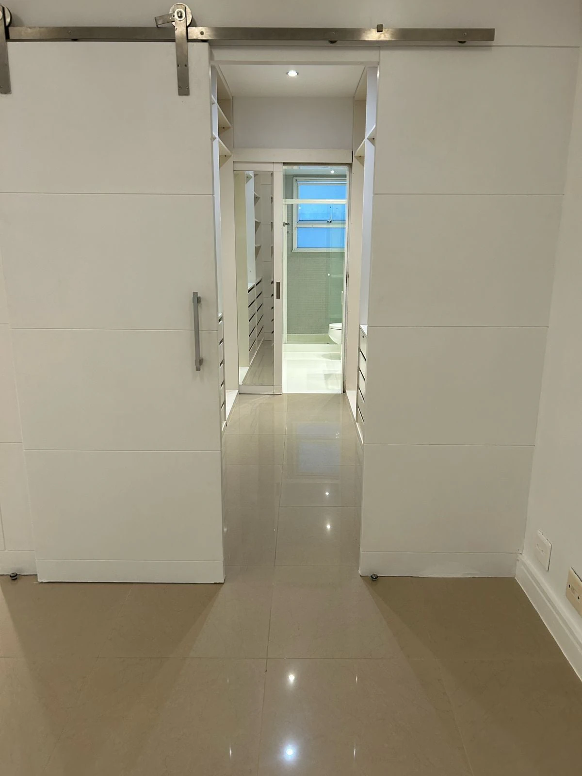 208 m² apartment with a bathtub and a water view — photo 10