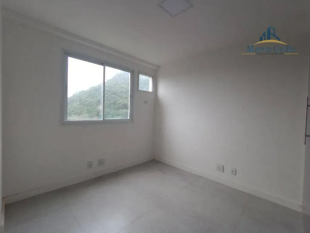 Apartamento de 1 dormitorio con balcón y lavabo — photo 4