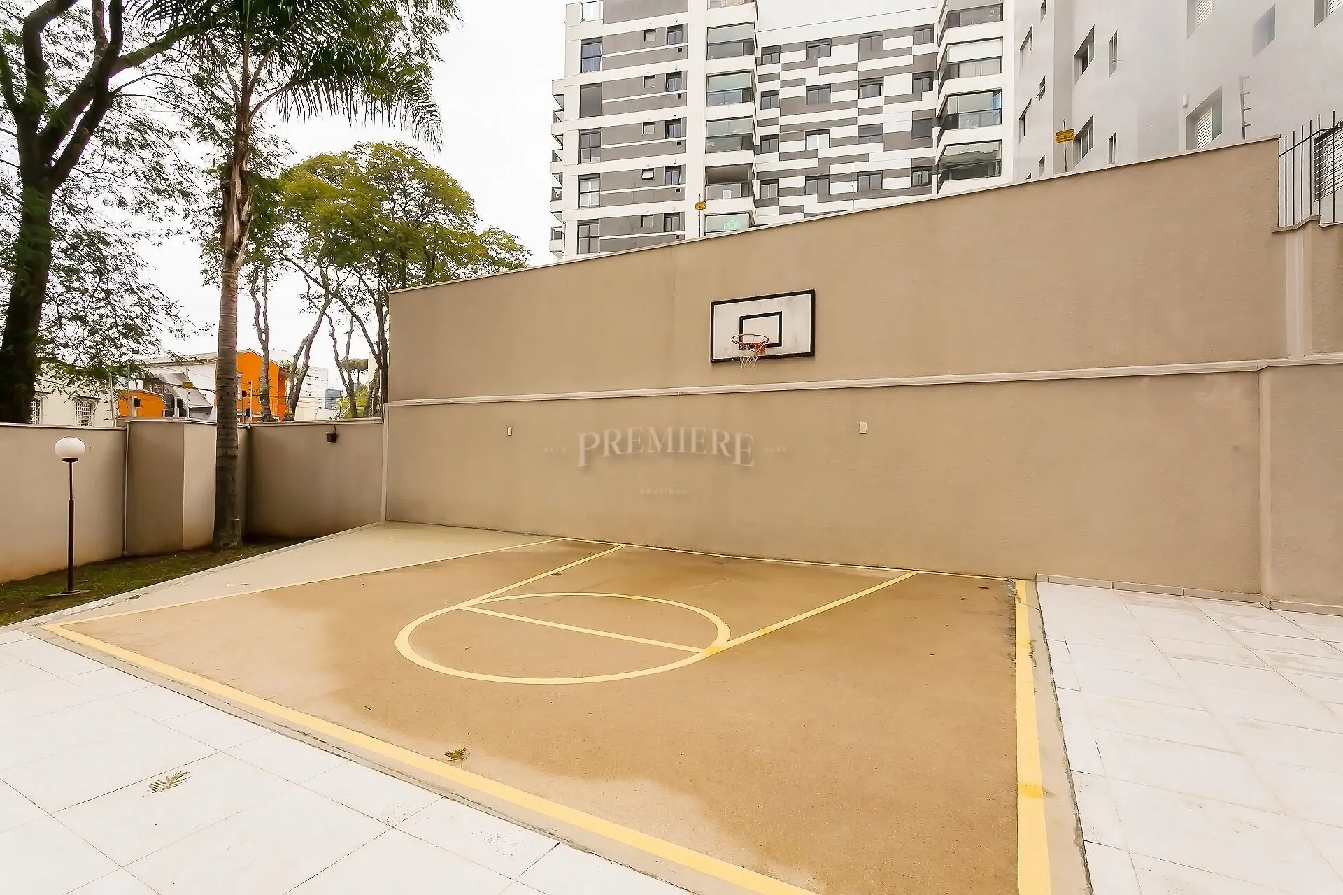 3-bedroom 180 m² apartment with 2 parking spots and garden — photo 37