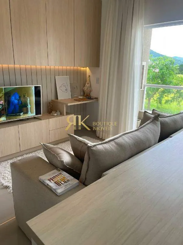 42 m² studio with a washing machine and a home office — photo 10
