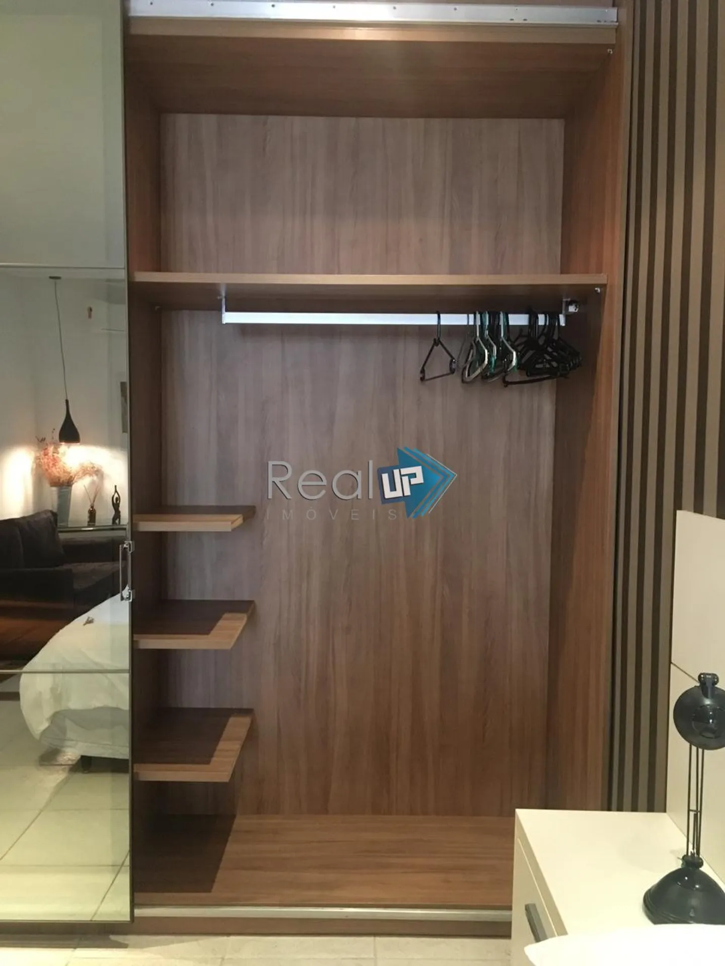 One-bedroom apartment with a washing machine — photo 16