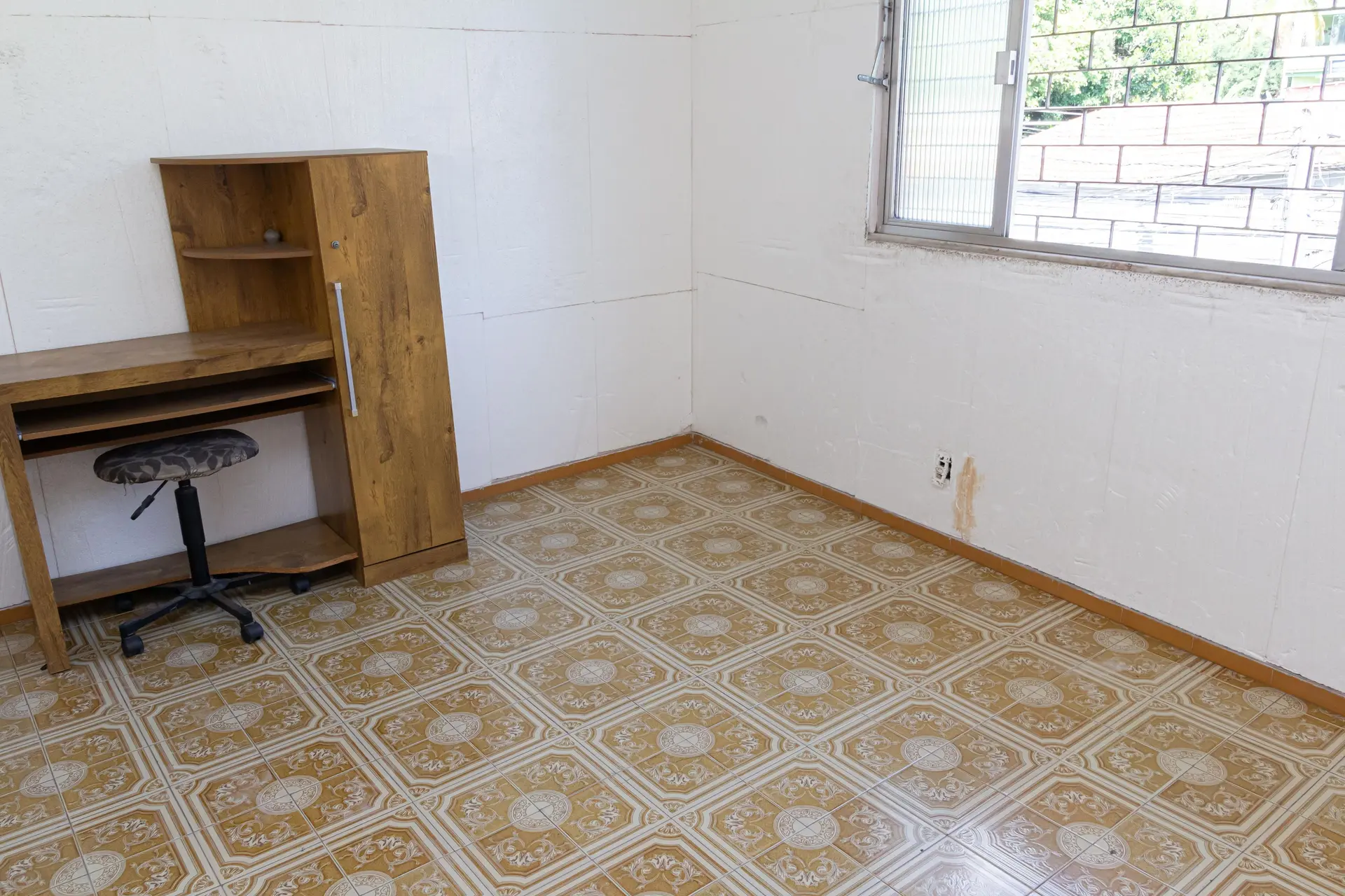 2-bedroom rental apartment with 1 bathroom and parking — photo 11