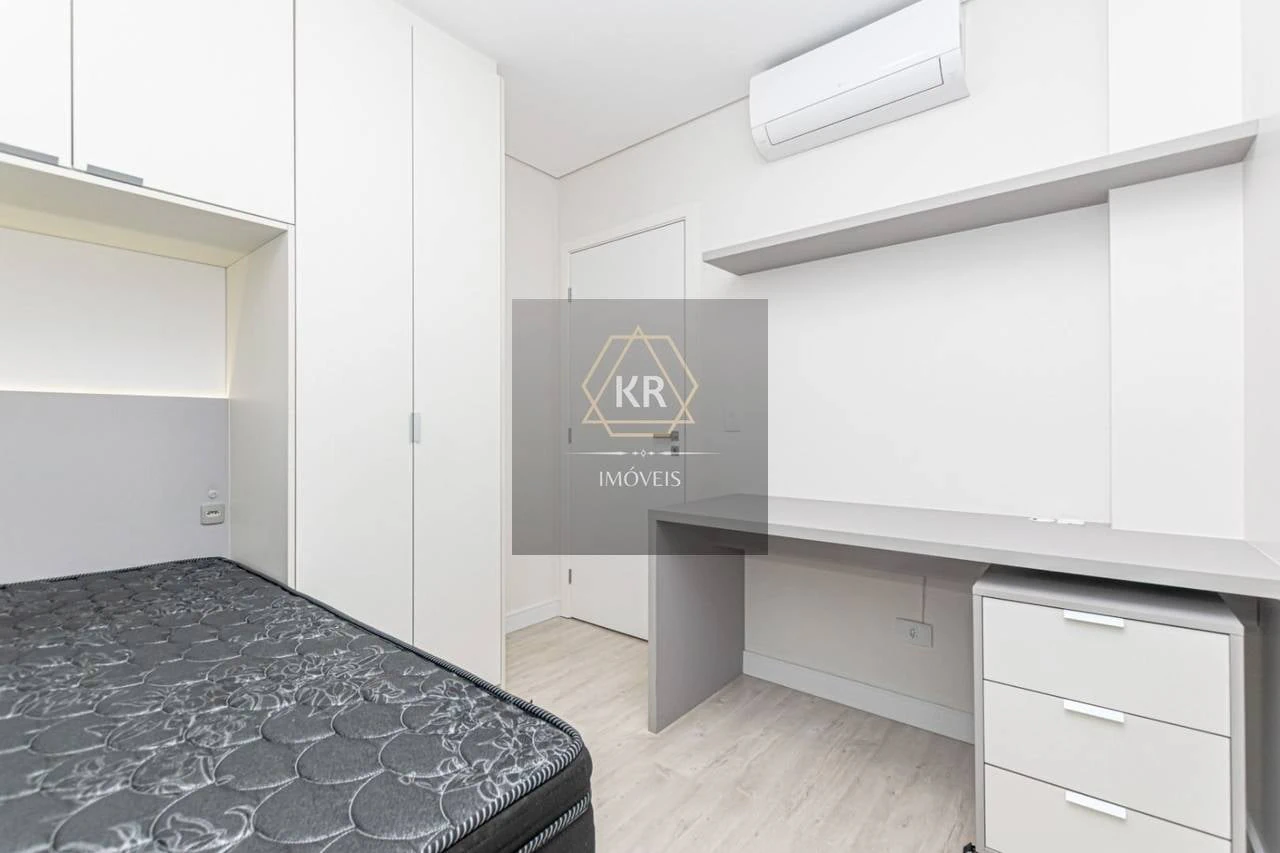 Balcony with a grill in a 2-bedroom apartment, 60 m² — photo 10