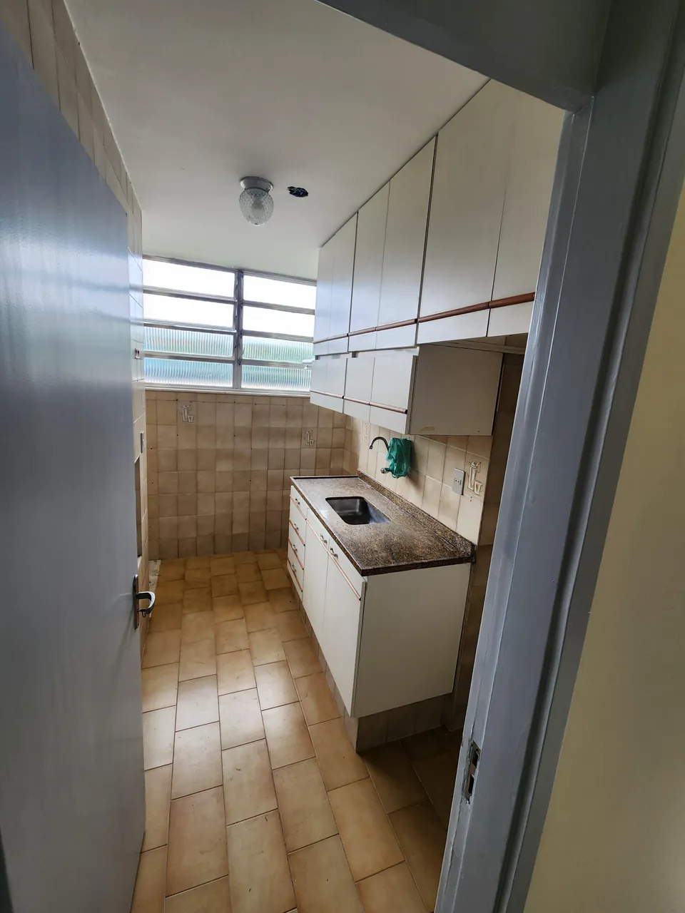 Apartamento com 2 quartos e 1 banheiro, sem vaga
