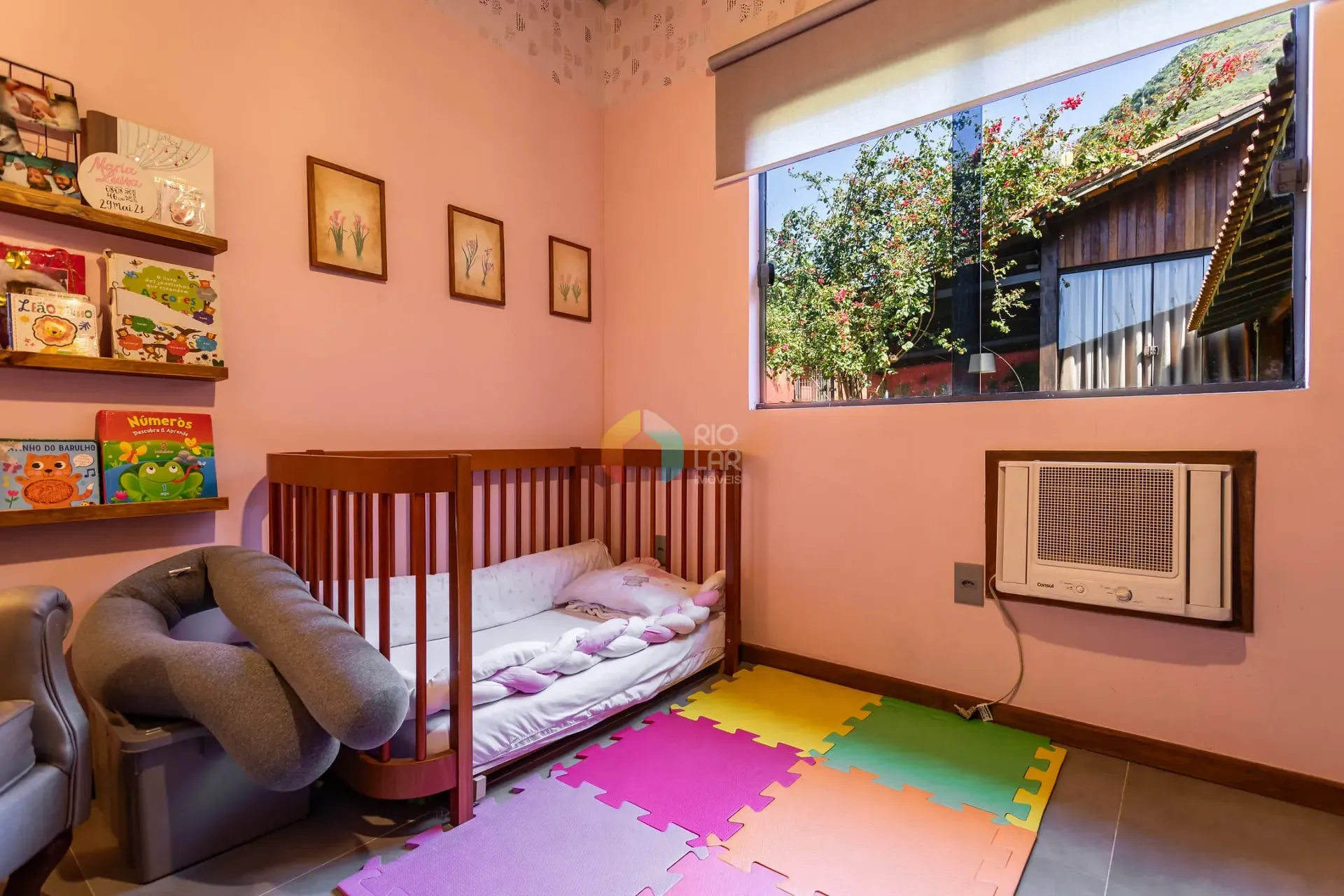 392 m² house with a home office and a grill on the balcony — photo 6