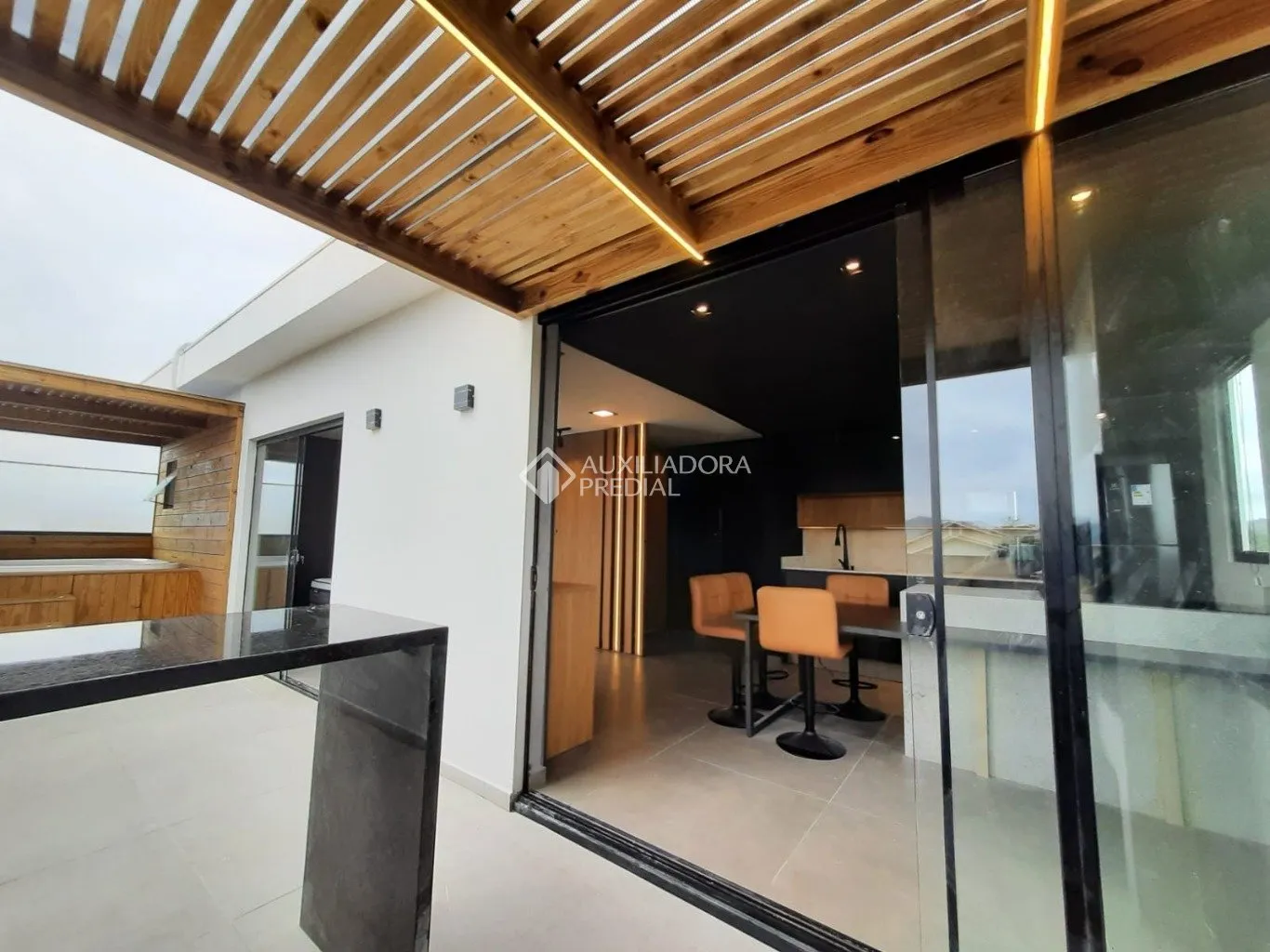 Apartment on the 1st floor with a grill on the balcony — photo 8