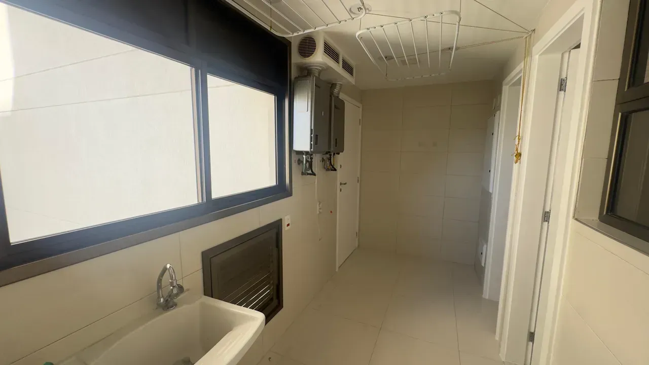 Rental apartment with 3 bedrooms and 4 bathrooms — photo 16
