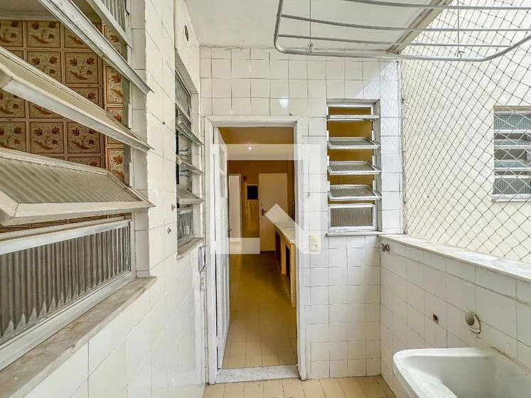 2-bedroom apartment with a mountain view — photo 35
