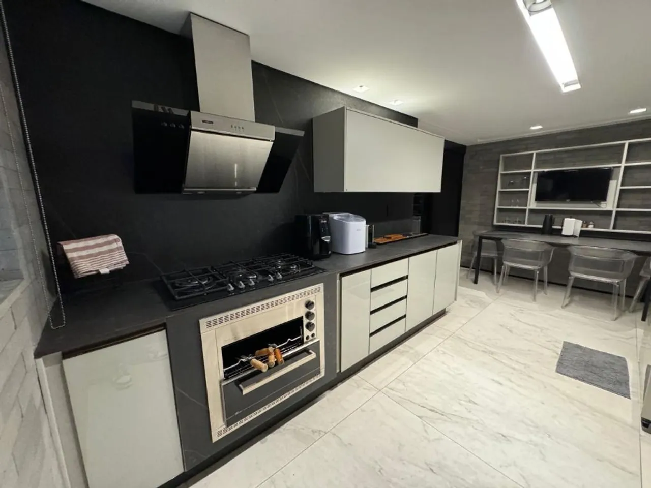 Floor-to-ceiling windows in a 3-bedroom apartment, 260 m² — photo 14