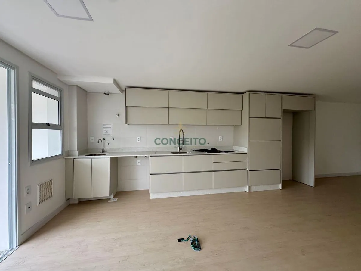 Apartamento con 2 suites, balcón y 2 plazas de garaje