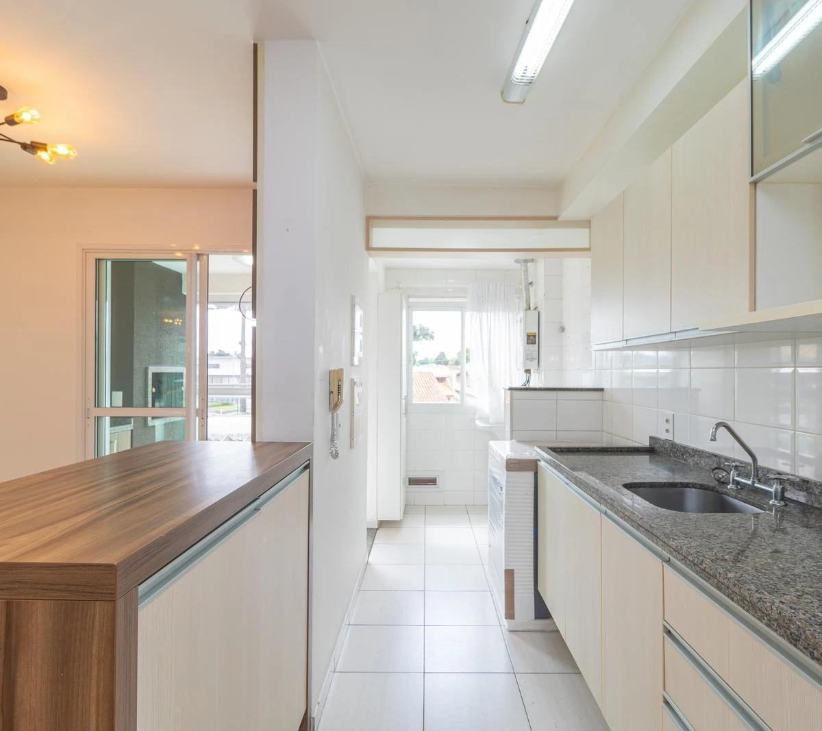 3-bedroom apartment with a grill on the balcony — photo 10