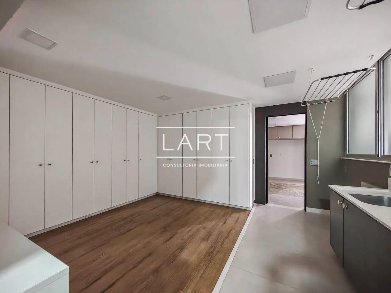 Furnished apartment, 465 m², with a water view — photo 10