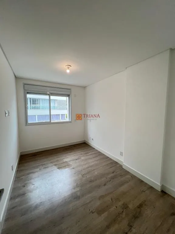 4-bedroom apartment with a water view in Florianópolis — photo 3