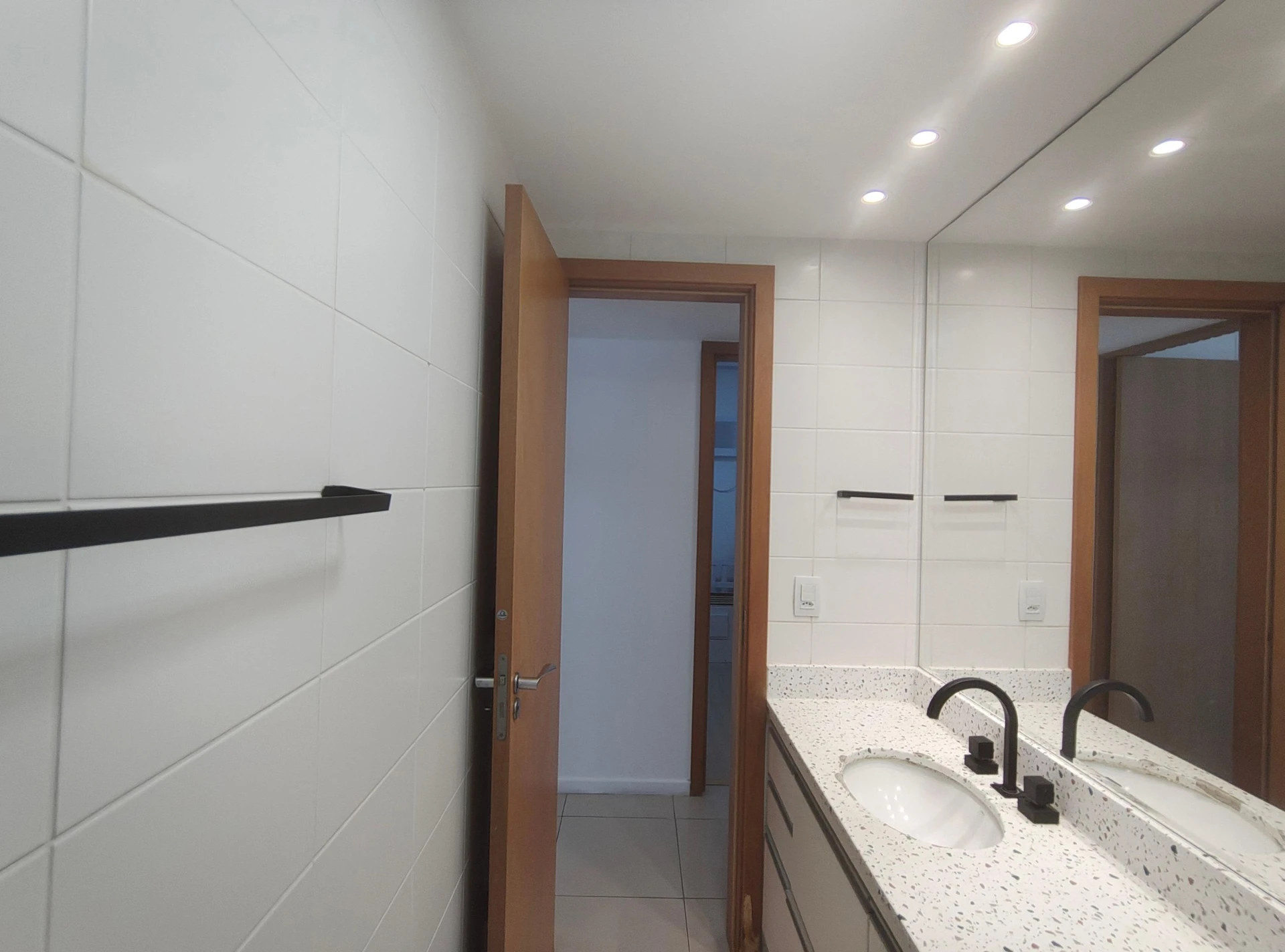 Rental apartment with 3 bedrooms and enclosed balcony — photo 27
