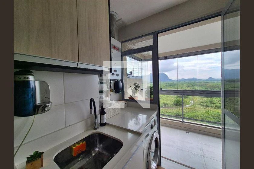 Glass-enclosed balcony in a 2-bedroom apartment, 82 m² — photo 31