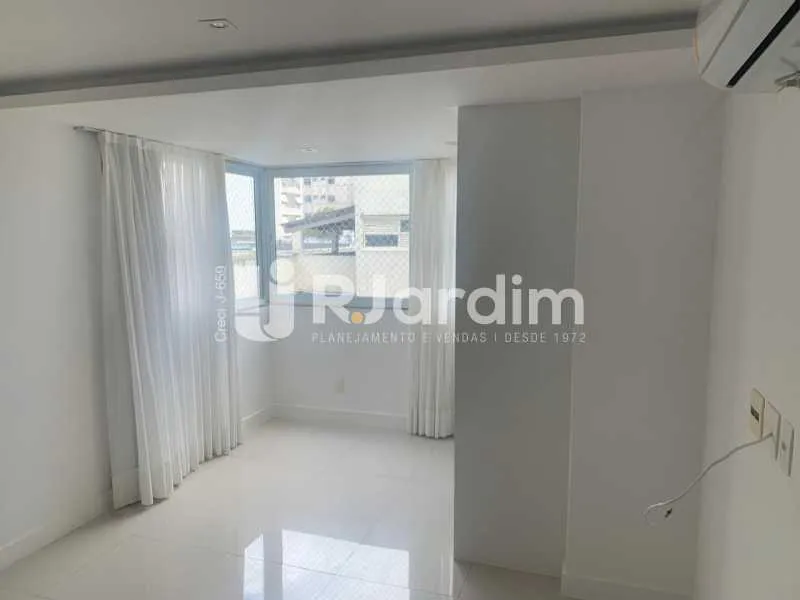 Rental apartment with 4 bedrooms and glassed balcony — photo 13