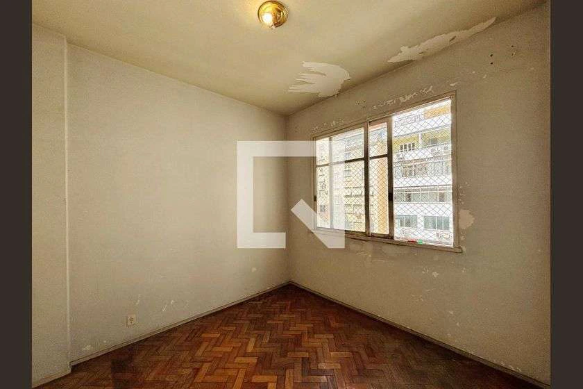 Unfurnished 2-bedroom apartment with city-facing windows — photo 4