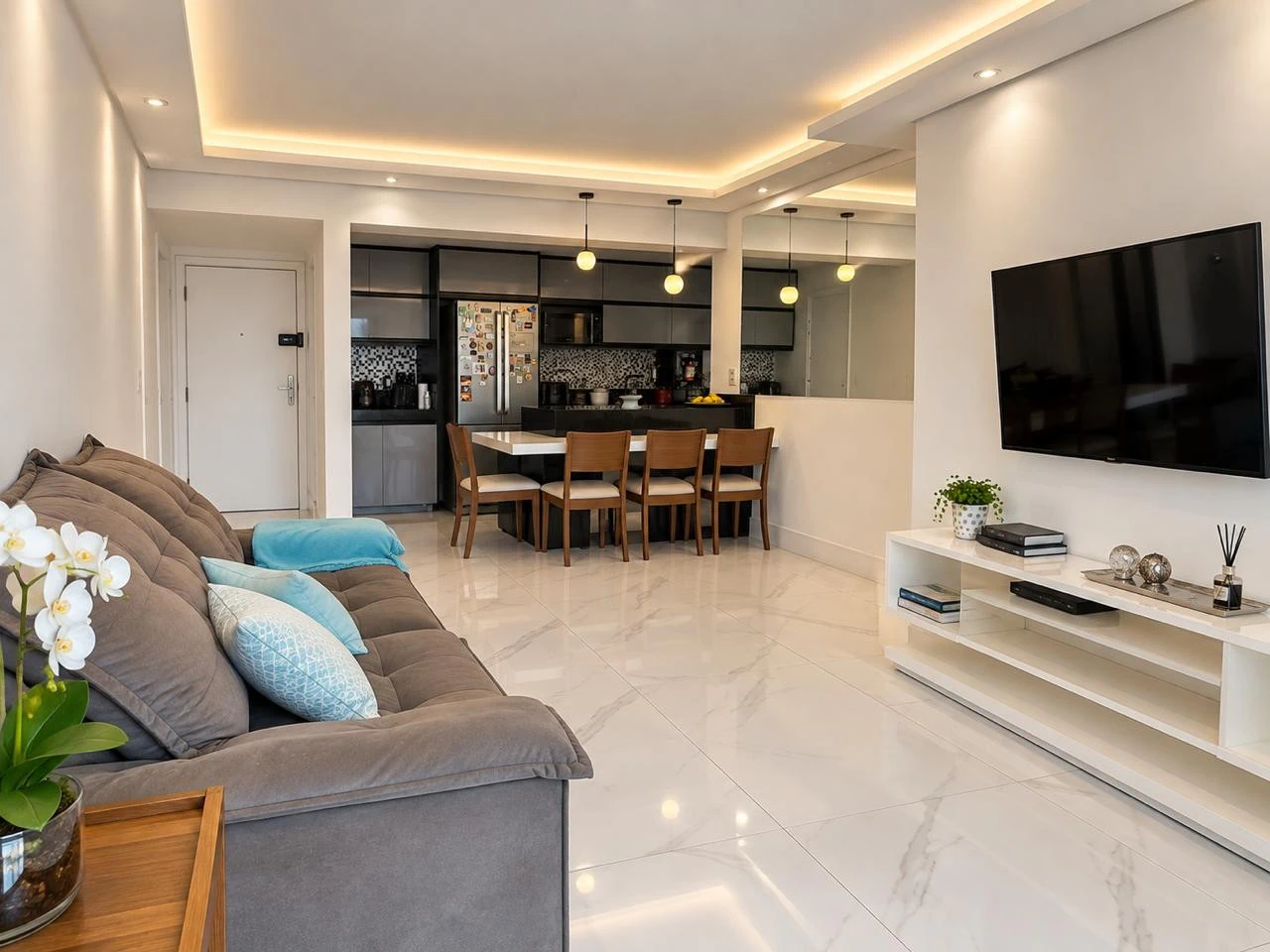 Walk-in closet in a 4-bedroom apartment, 115 m²