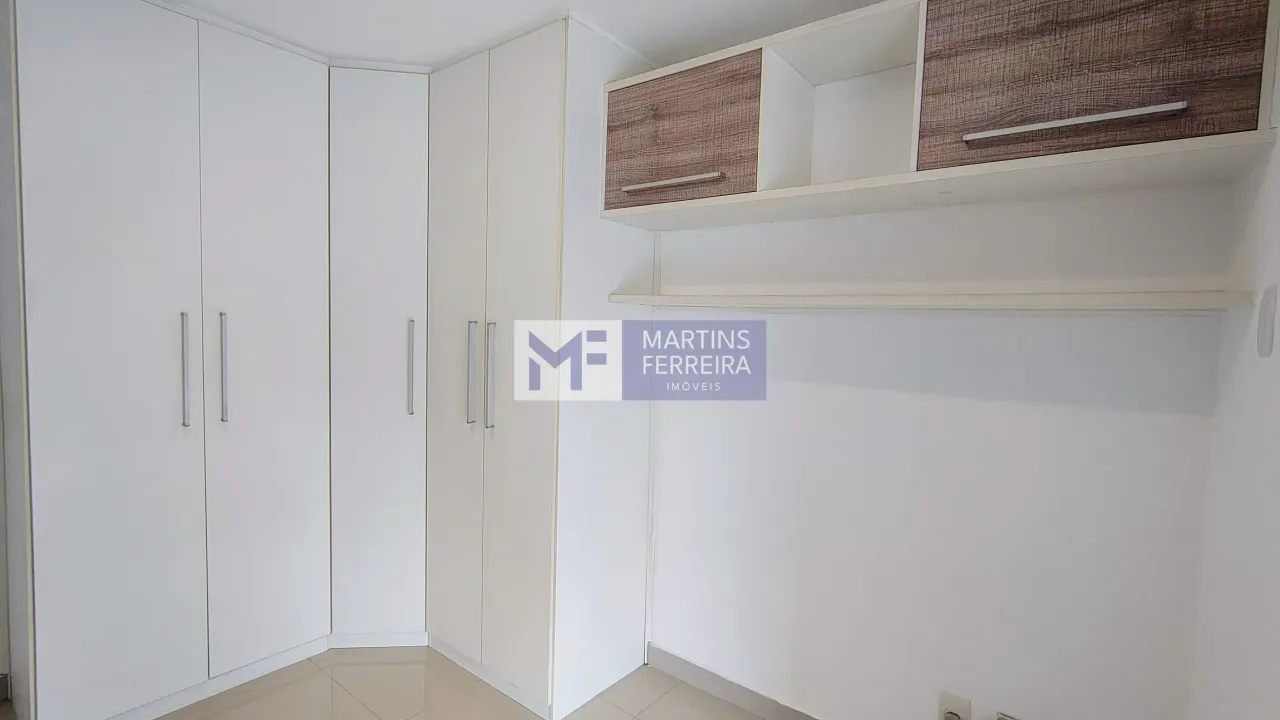 Glass-enclosed balcony in a 3-bedroom apartment, 115 m² — photo 3