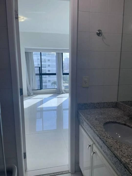 Apartment with 3 en-suite bedrooms and gas stove — photo 10