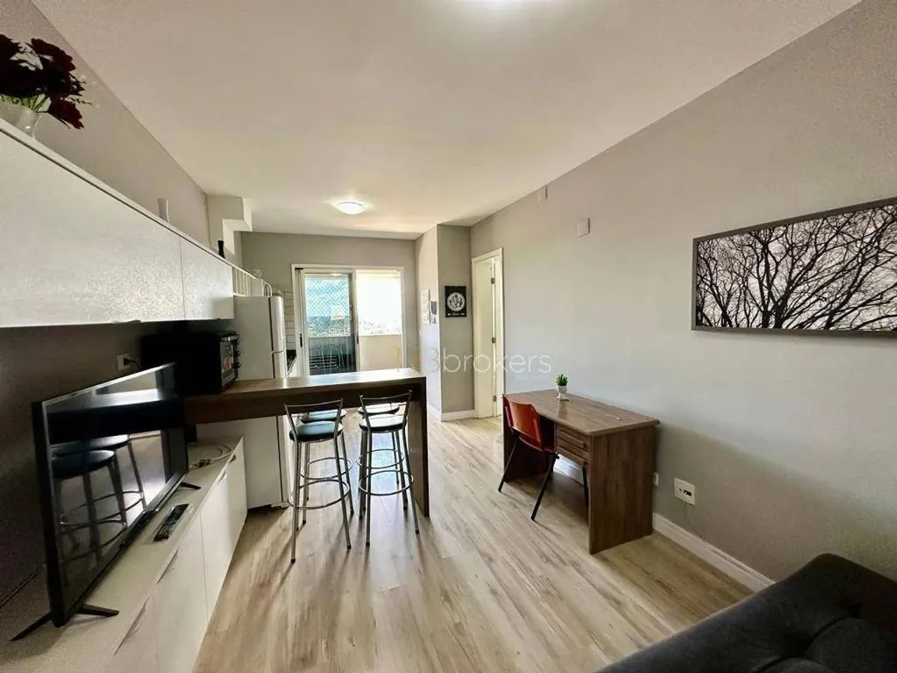 1-bedroom apartment with en-suite and a balcony — photo 3