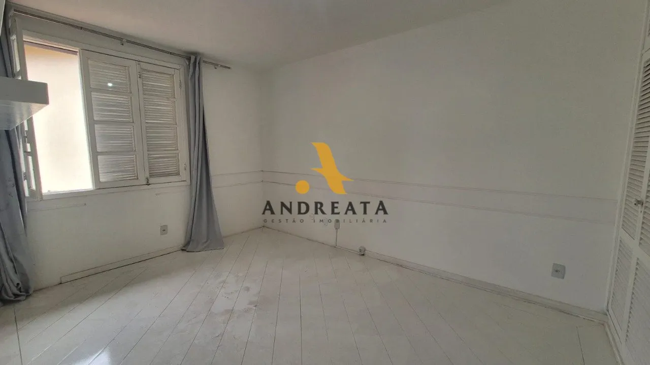 Unfurnished house with 5 bedrooms and 647 m² balcony — photo 40