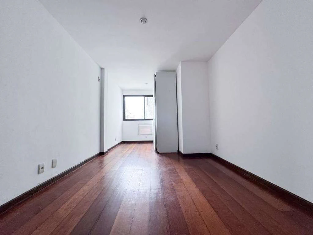 Top-floor apartment with 3 en-suites and 4 baths — photo 21