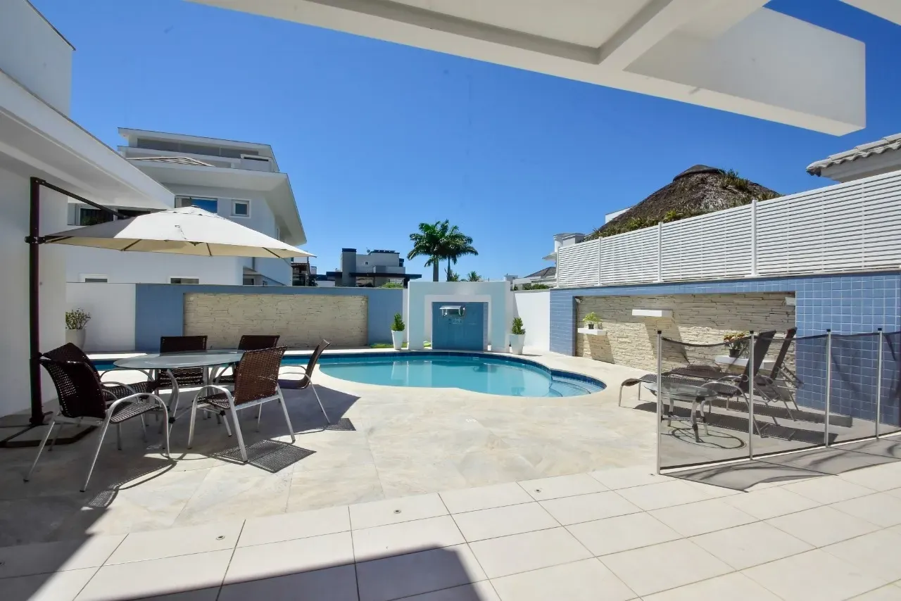 Rental house with 400 m² and 4 bedrooms