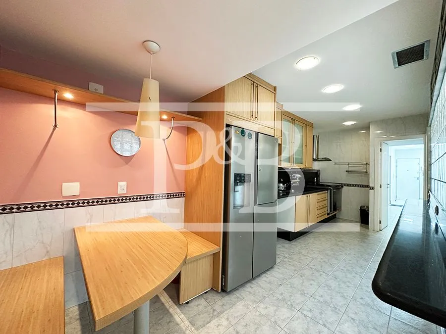 3-bedroom apartment with 220 m² and laundry area — photo 28