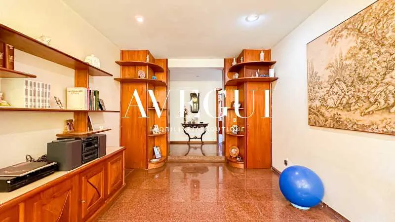 Furnished house, 800 m², with floor-to-ceiling windows — photo 3