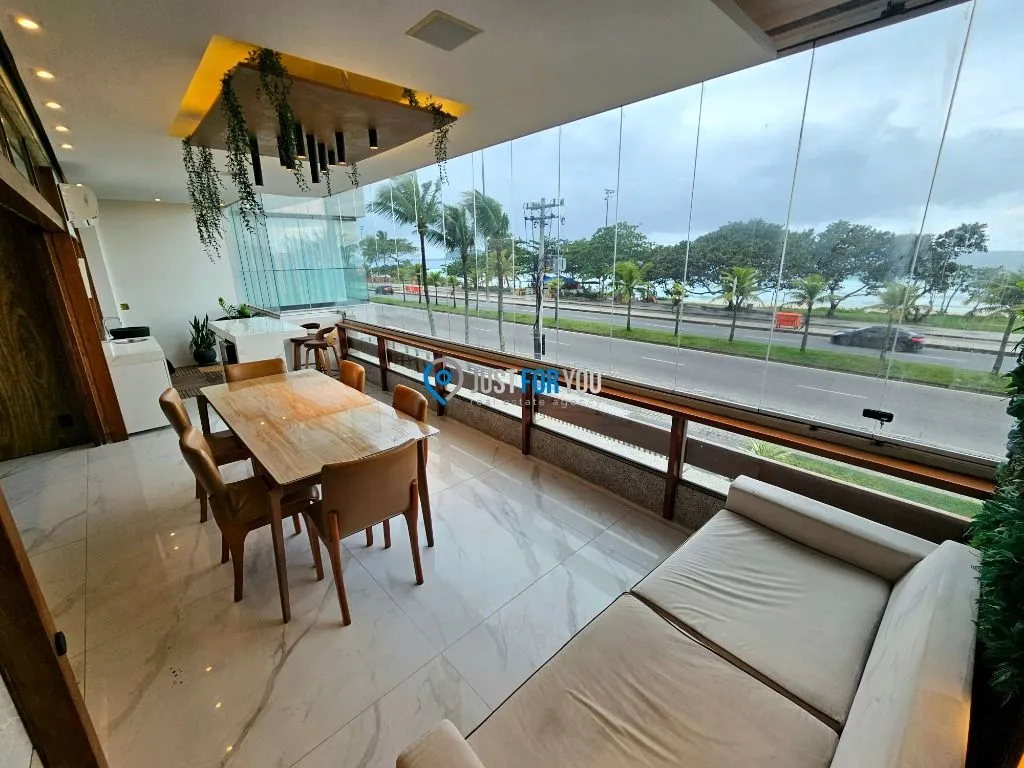 Floor-to-ceiling windows in a 3-bedroom apartment, 250 m² — photo 19