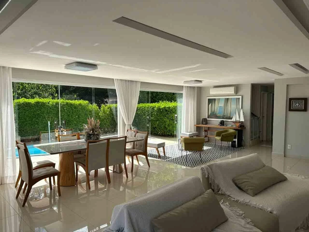 6-bedroom house with floor-to-ceiling windows — photo 6
