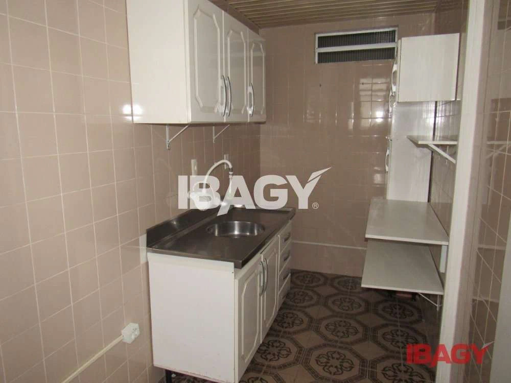 Unfurnished 1-bedroom apartment with 1 parking spot — photo 2