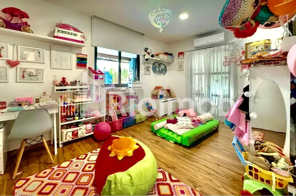 Furnished house with 5 bedrooms and 5 bathrooms — photo 23