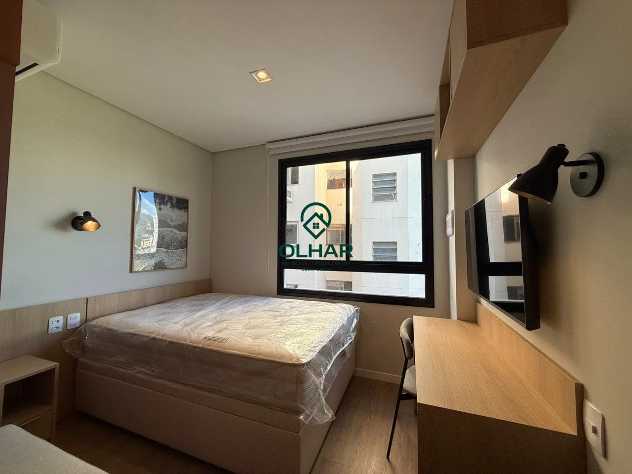 Furnished studio in a building with a coworking space